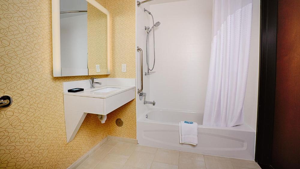 King Room - Mobility Access Tub - Non-Smoking interior